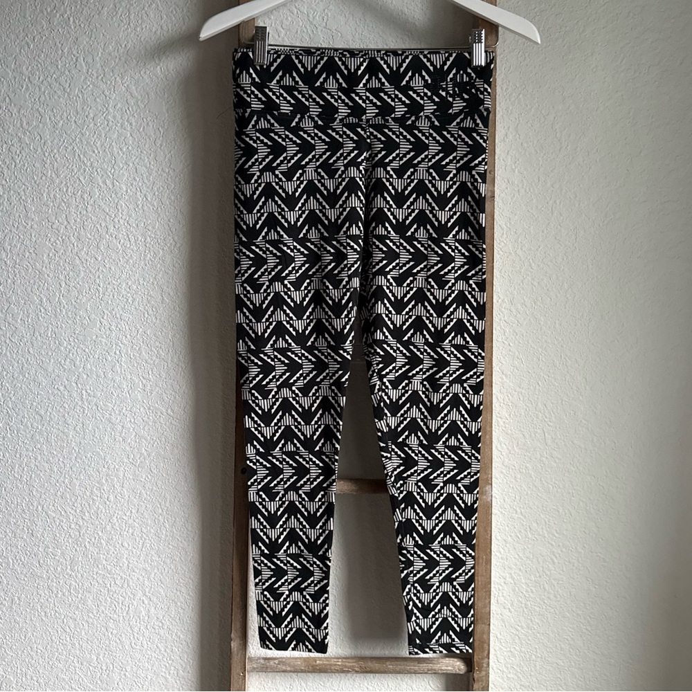 PINK by Victoria's Secret Aztec Print Monochrome Leggings Sz: XS